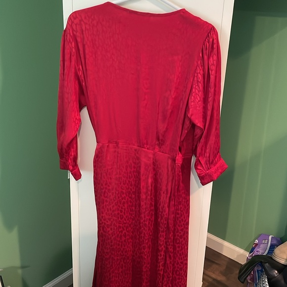 Michael Kors Red Metallic Wrap Subtle Leopard Print - Picture 6 of 6